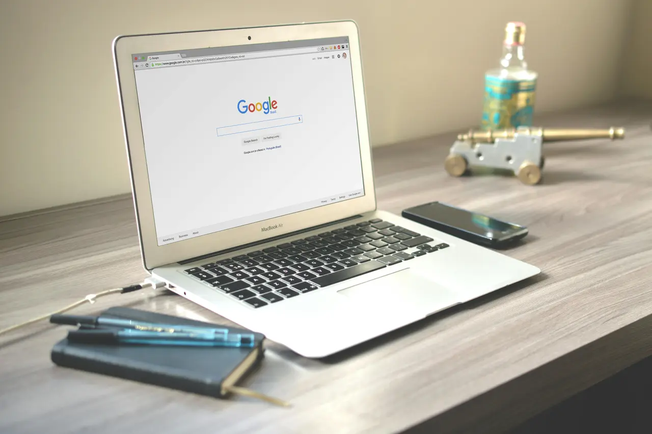 Remoção de Conteúdo e Gestão de Reputação Online: Como proteger sua imagem no Google e na internet