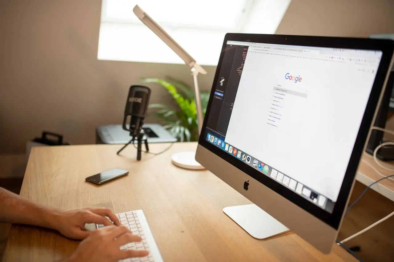 Gestão de Reputação Online: Como fortalecer resultados positivos no Google e proteger sua imagem
